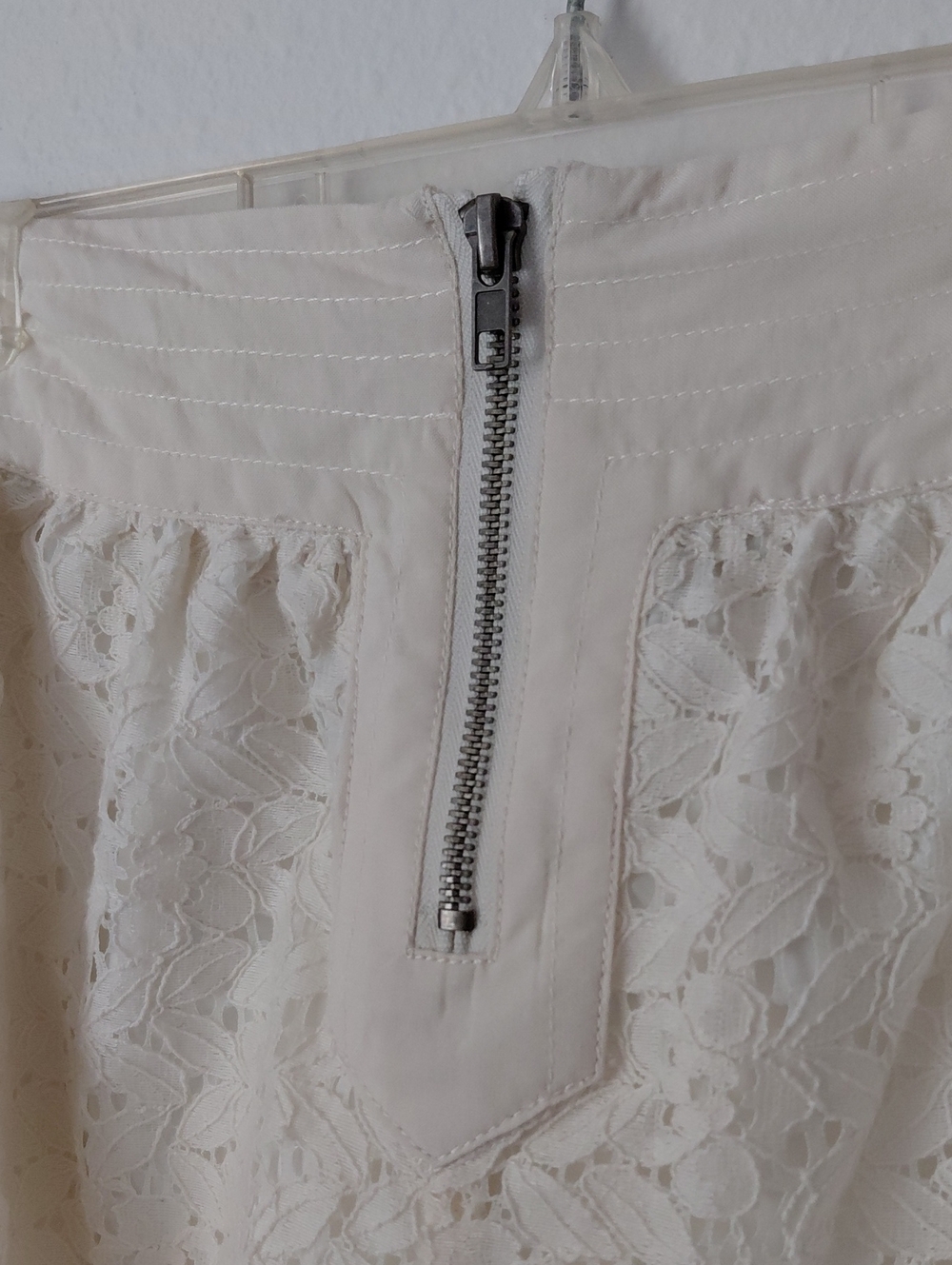 Women's Cream Lace Overlay Shorts with Front Zip. NWT - Picture 5 of 9
